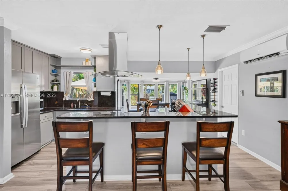 300 NW 28th St Wilton Manors, FL 33311