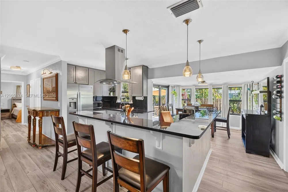 300 NW 28th St Wilton Manors, FL 33311