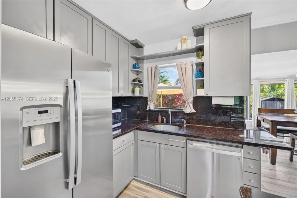 300 NW 28th St Wilton Manors, FL 33311