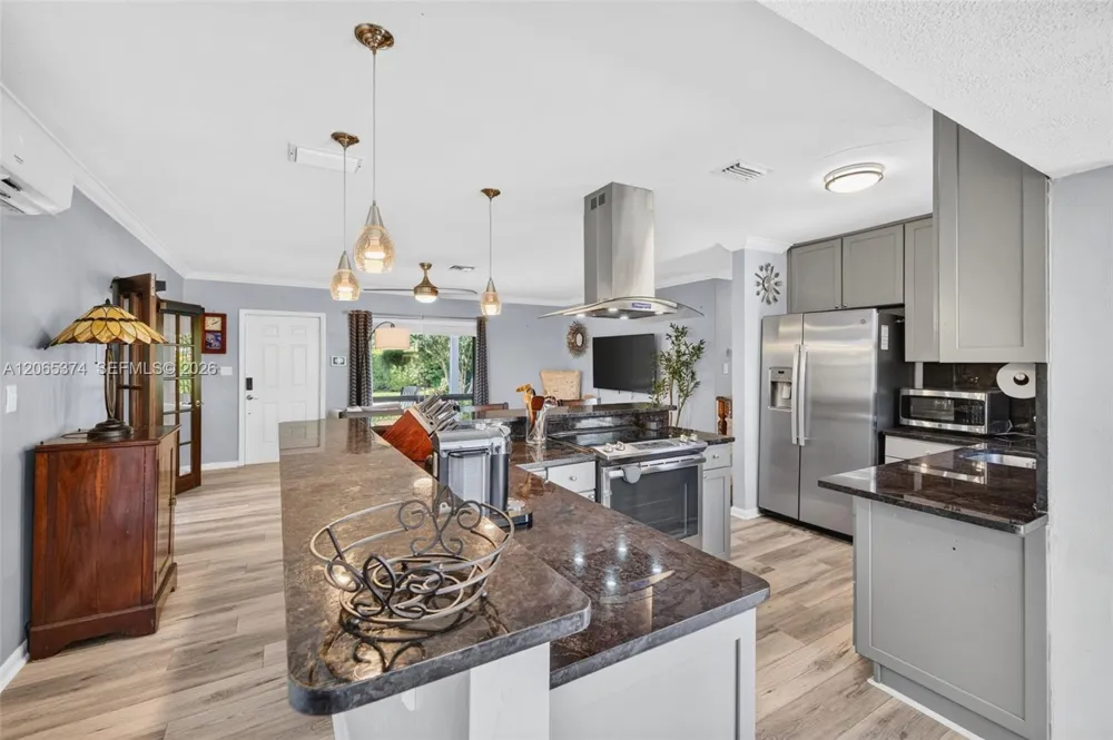 300 NW 28th St Wilton Manors, FL 33311