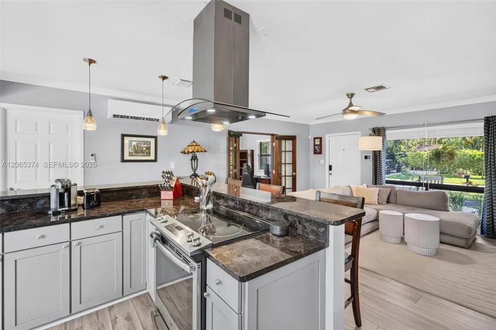300 NW 28th St Wilton Manors, FL 33311