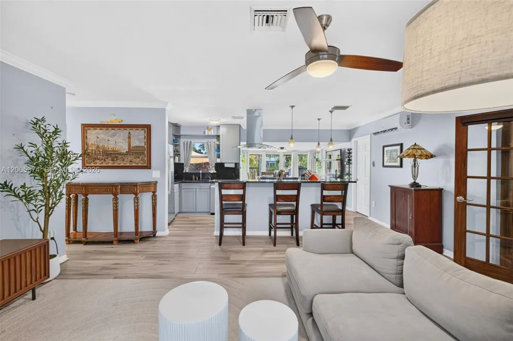 300 NW 28th St Wilton Manors, FL 33311