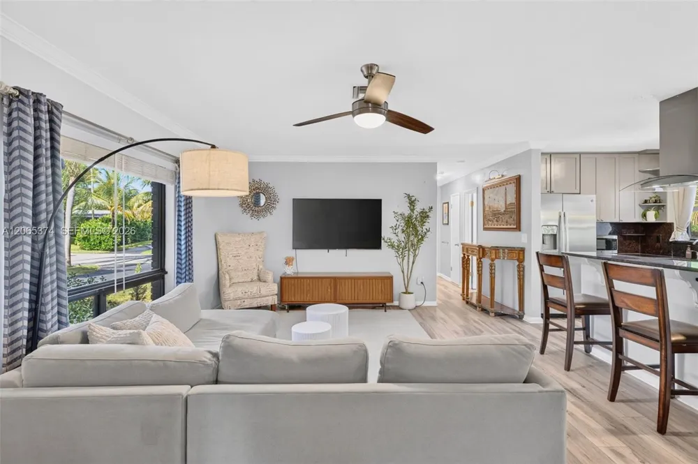 300 NW 28th St Wilton Manors, FL 33311