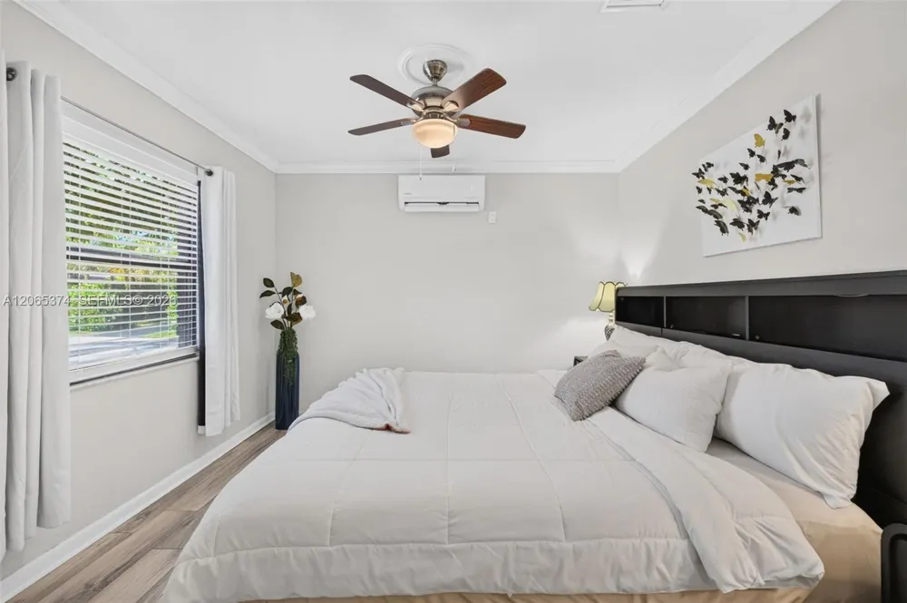 300 NW 28th St Wilton Manors, FL 33311