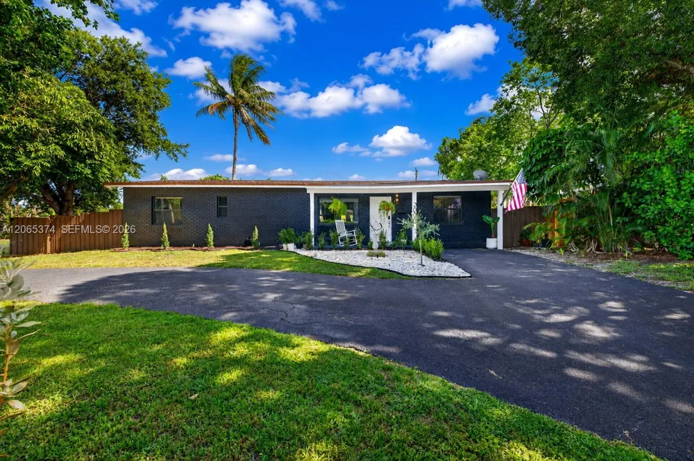 300 NW 28th St Wilton Manors, FL 33311