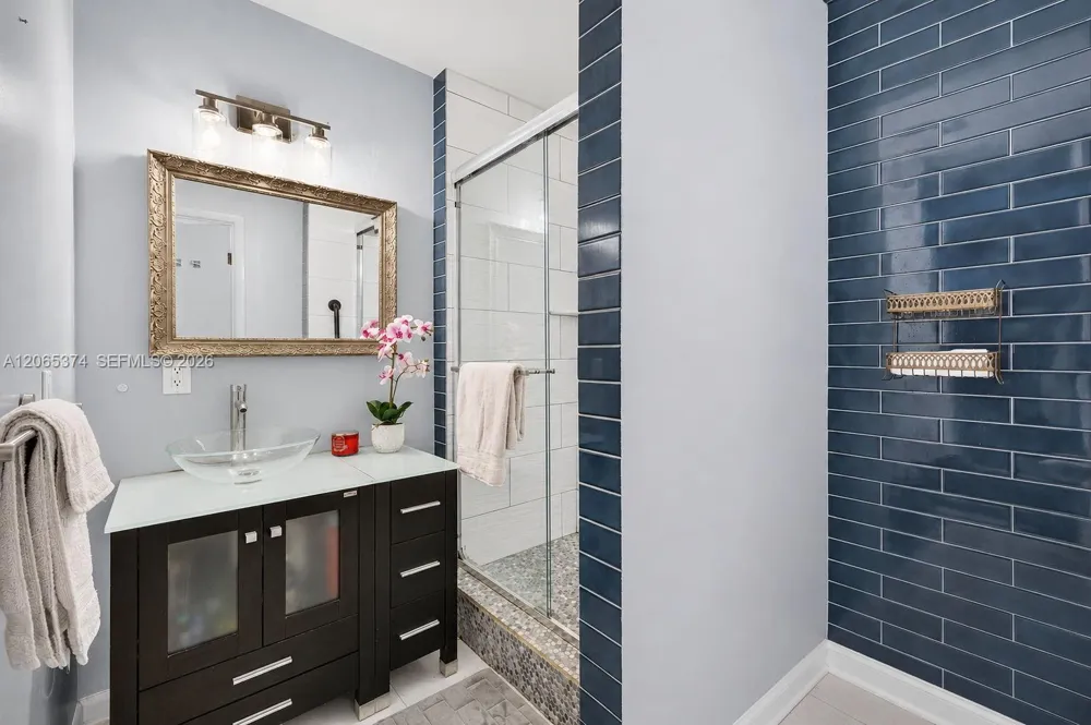 300 NW 28th St Wilton Manors, FL 33311