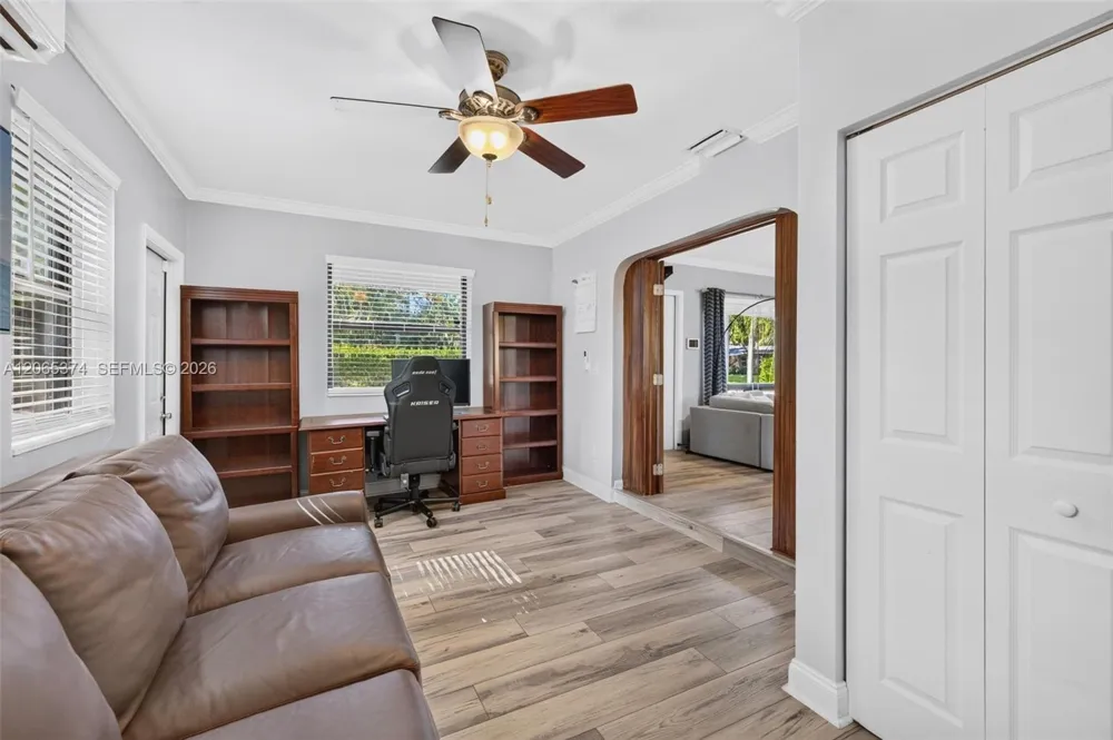 300 NW 28th St Wilton Manors, FL 33311