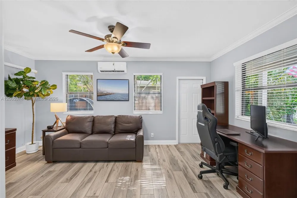 300 NW 28th St Wilton Manors, FL 33311