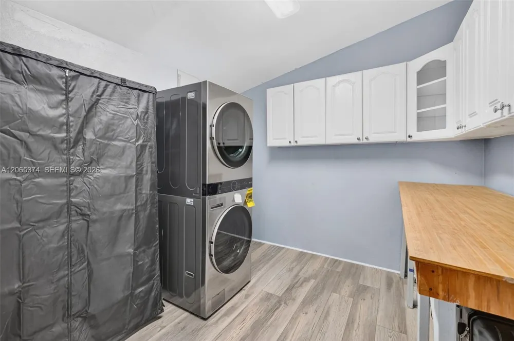 300 NW 28th St Wilton Manors, FL 33311