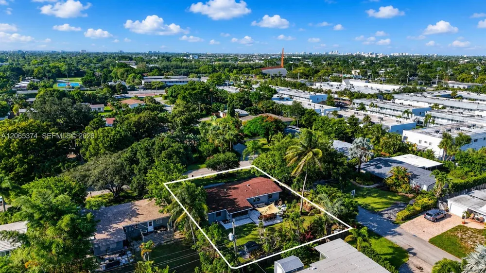 300 NW 28th St Wilton Manors, FL 33311