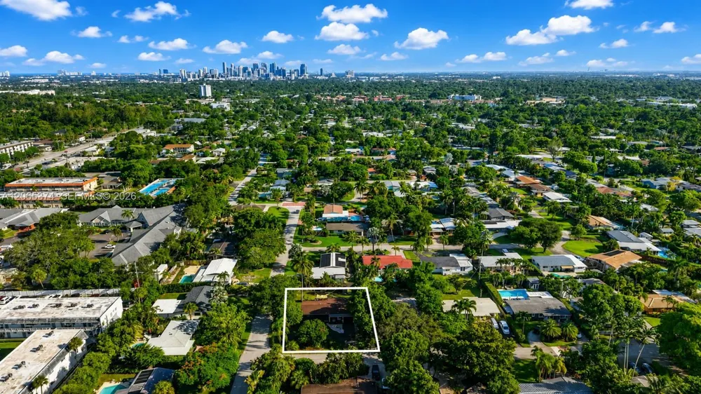 300 NW 28th St Wilton Manors, FL 33311