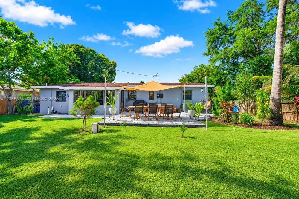 300 NW 28th St Wilton Manors, FL 33311