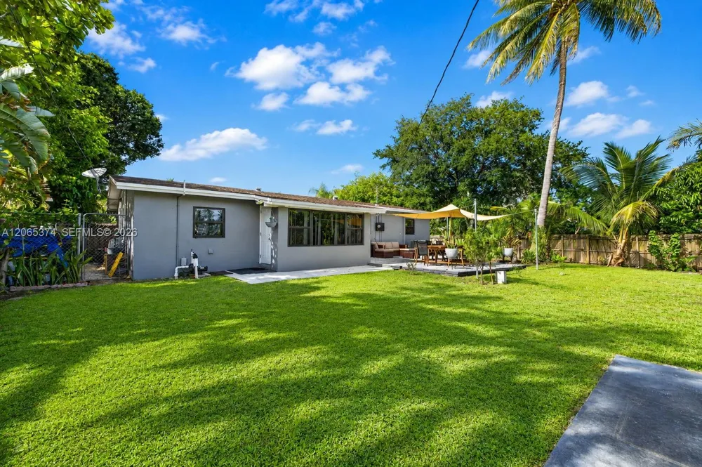 300 NW 28th St Wilton Manors, FL 33311