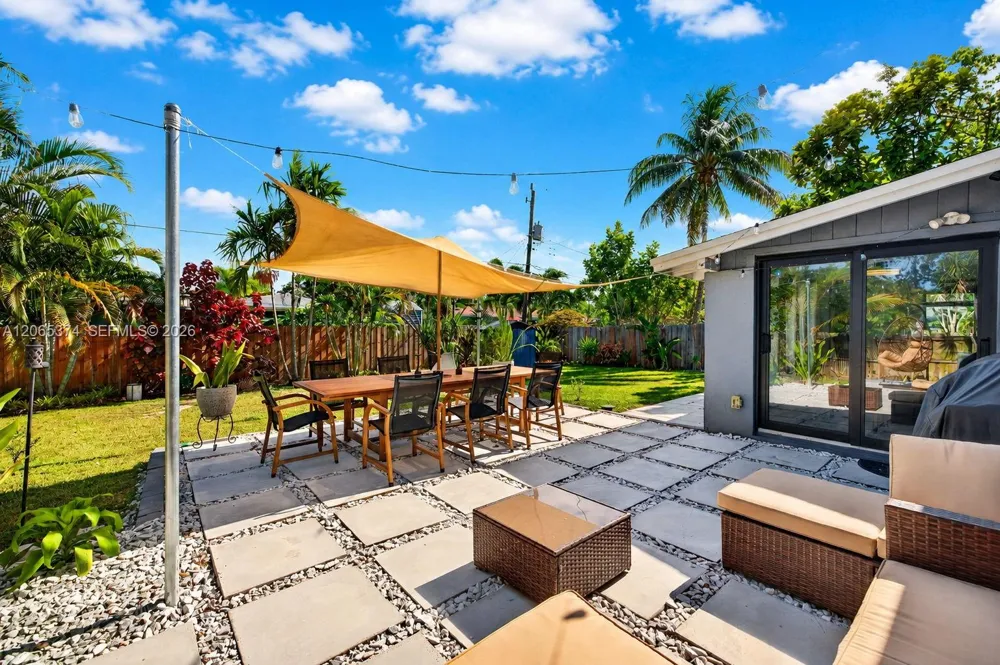 300 NW 28th St Wilton Manors, FL 33311