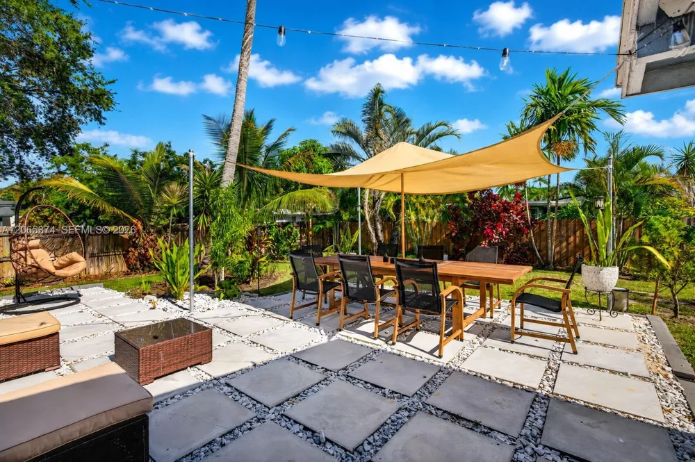 300 NW 28th St Wilton Manors, FL 33311