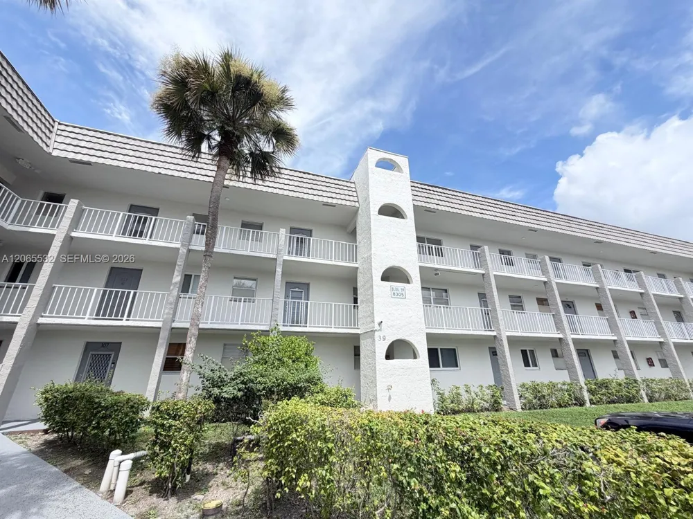 8305 Sunrise Lakes Blvd #310 Sunrise, FL 33322