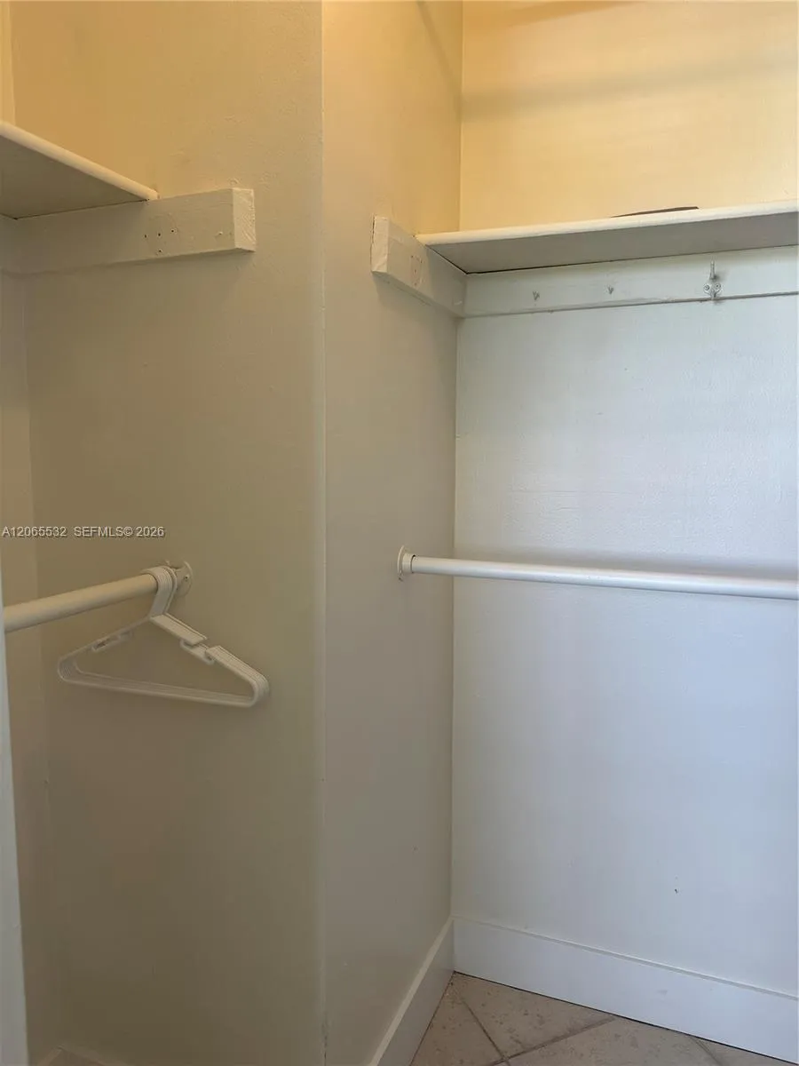 8305 Sunrise Lakes Blvd #310 Sunrise, FL 33322