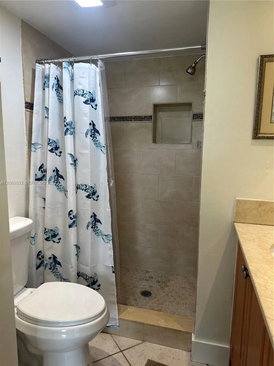 8305 Sunrise Lakes Blvd #310 Sunrise, FL 33322
