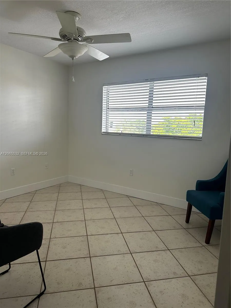 8305 Sunrise Lakes Blvd #310 Sunrise, FL 33322
