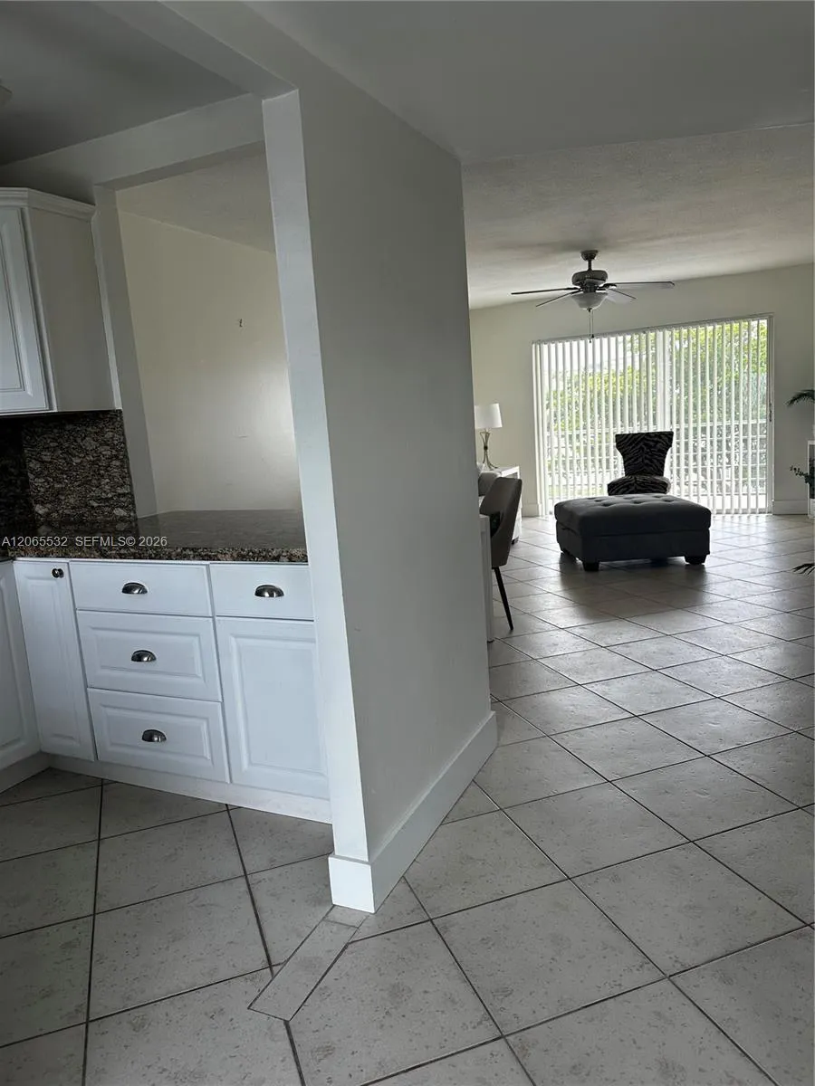 8305 Sunrise Lakes Blvd #310 Sunrise, FL 33322
