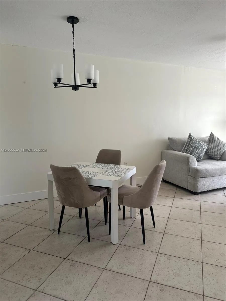 8305 Sunrise Lakes Blvd #310 Sunrise, FL 33322