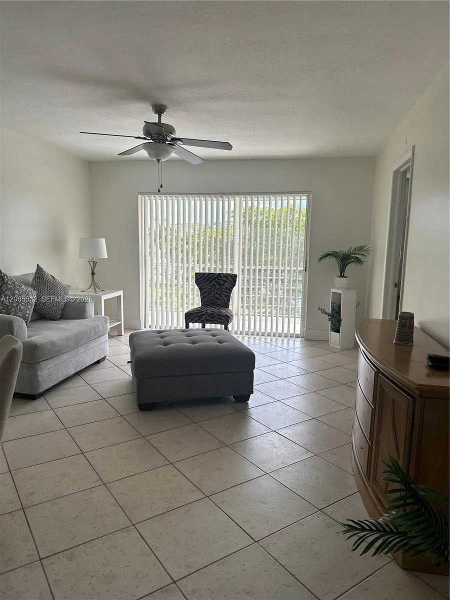 8305 Sunrise Lakes Blvd #310 Sunrise, FL 33322