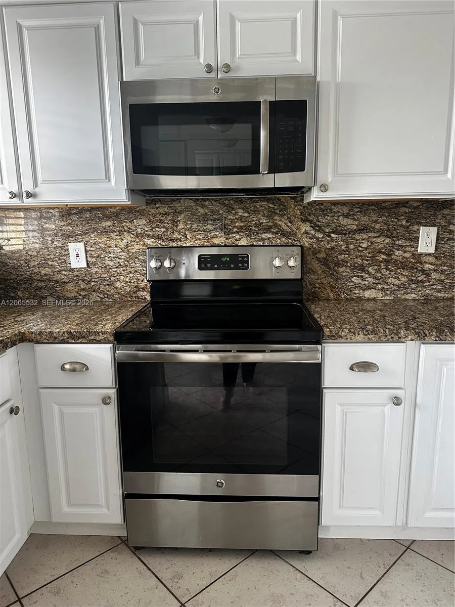 8305 Sunrise Lakes Blvd #310 Sunrise, FL 33322