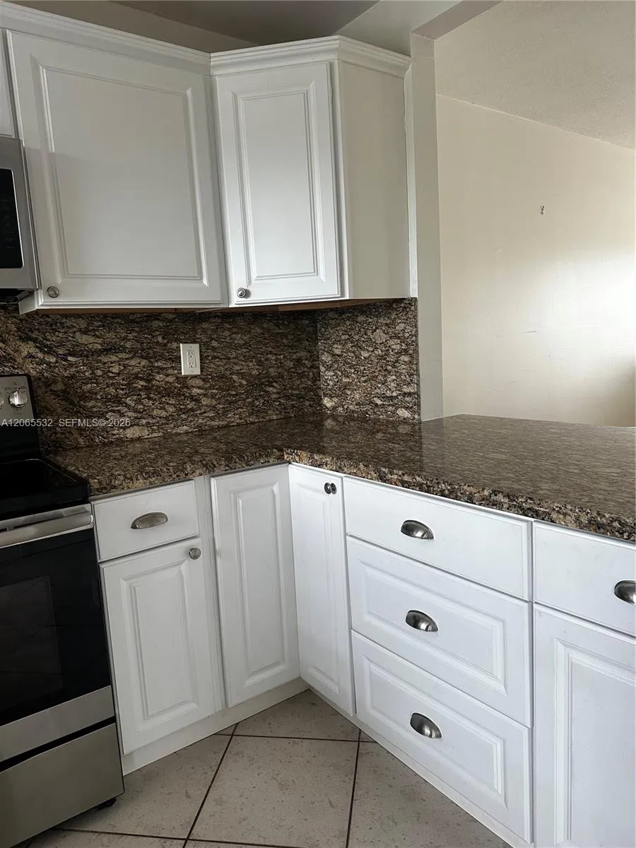 8305 Sunrise Lakes Blvd #310 Sunrise, FL 33322