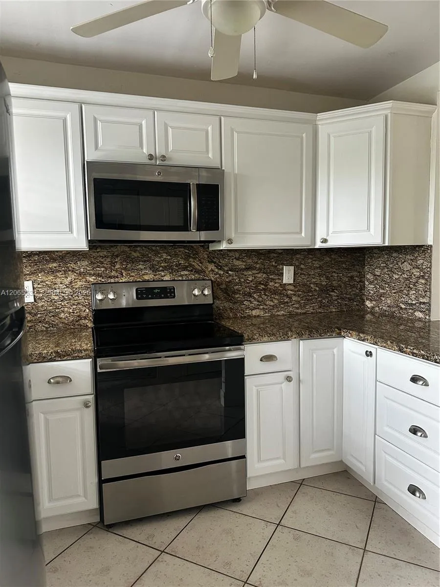 8305 Sunrise Lakes Blvd #310 Sunrise, FL 33322