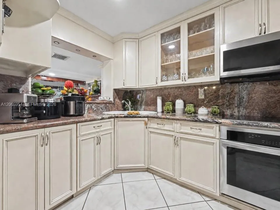 7961 W 6th Ave Hialeah, FL 33014