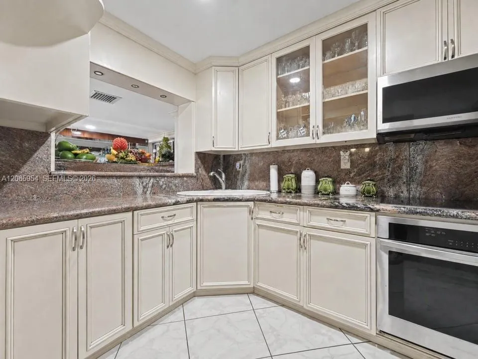 7961 W 6th Ave Hialeah, FL 33014