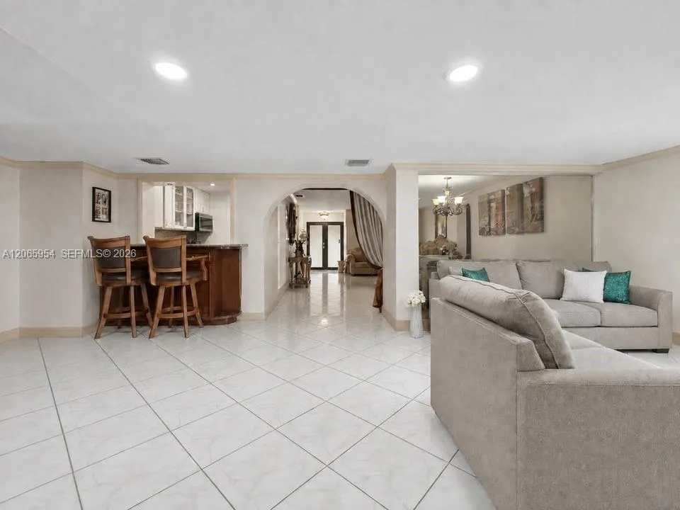 7961 W 6th Ave Hialeah, FL 33014