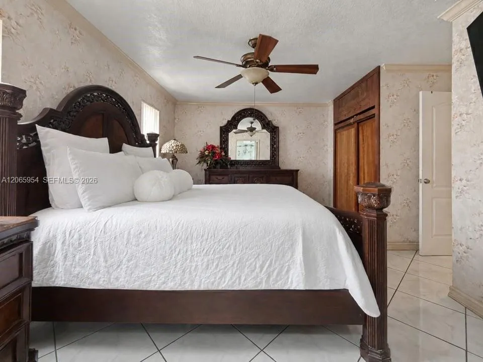 7961 W 6th Ave Hialeah, FL 33014