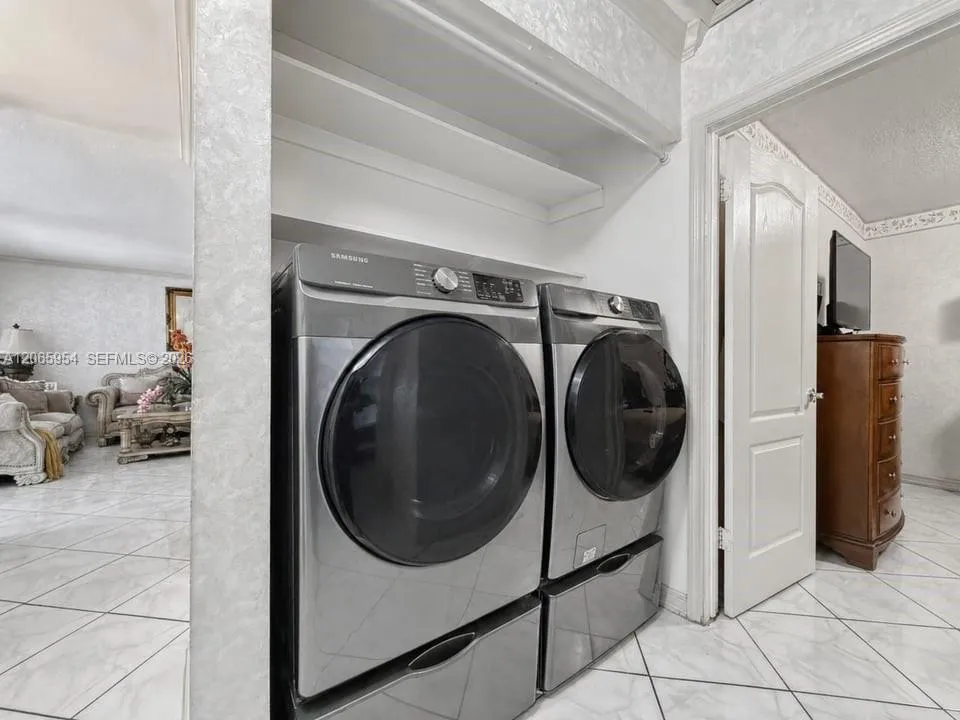 7961 W 6th Ave Hialeah, FL 33014