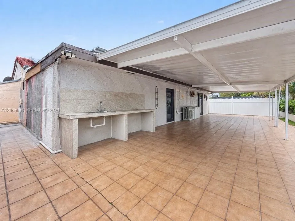 7961 W 6th Ave Hialeah, FL 33014