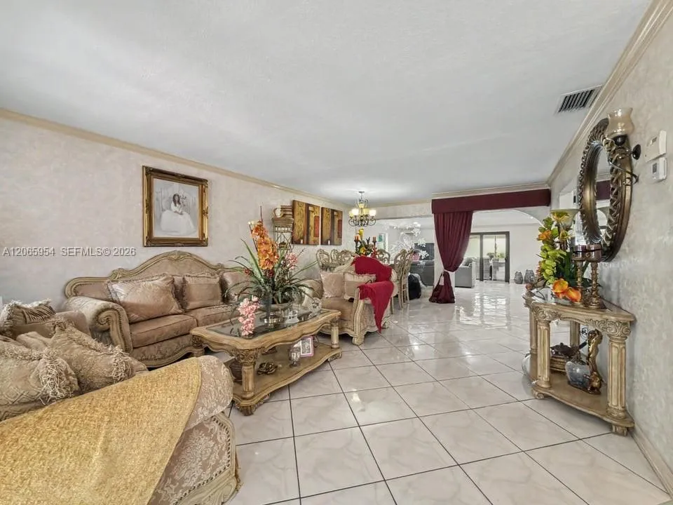 7961 W 6th Ave Hialeah, FL 33014