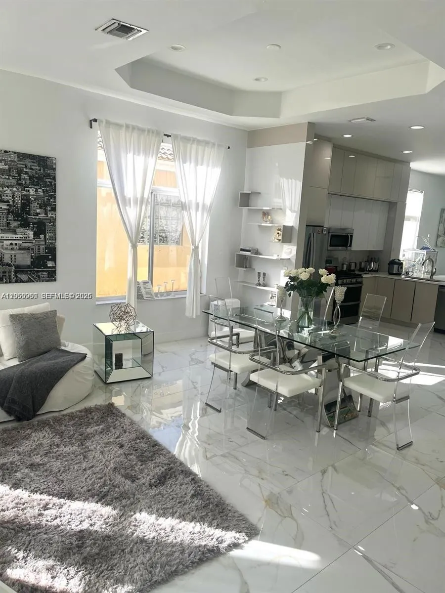 19353 SW 60th Ct Pembroke Pines, FL 33332
