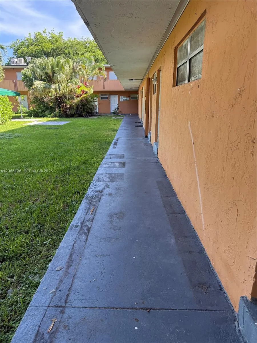 9760 SW 184th St #3C Cutler Bay, FL 33157