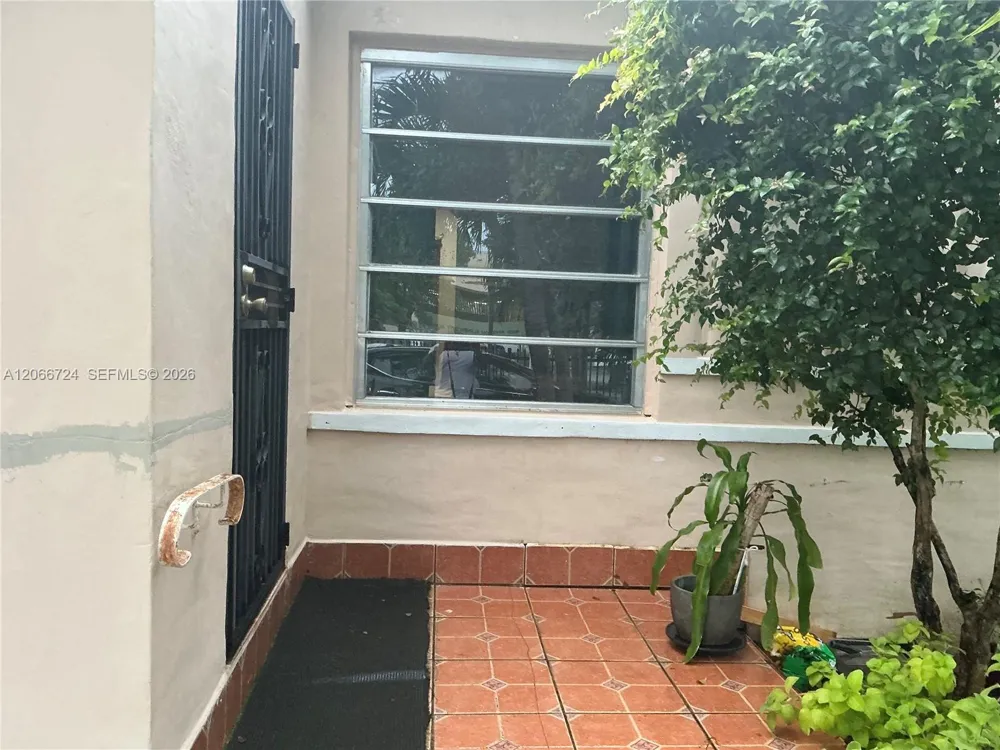 1855 NW 32nd St Miami, FL 33142