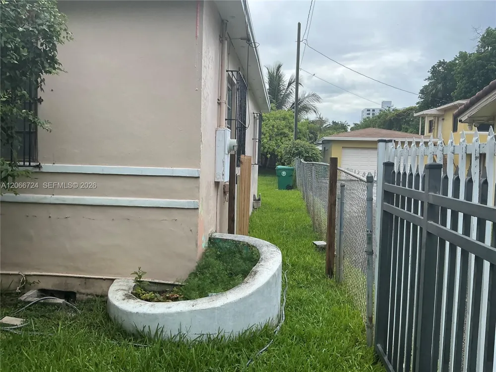 1855 NW 32nd St Miami, FL 33142