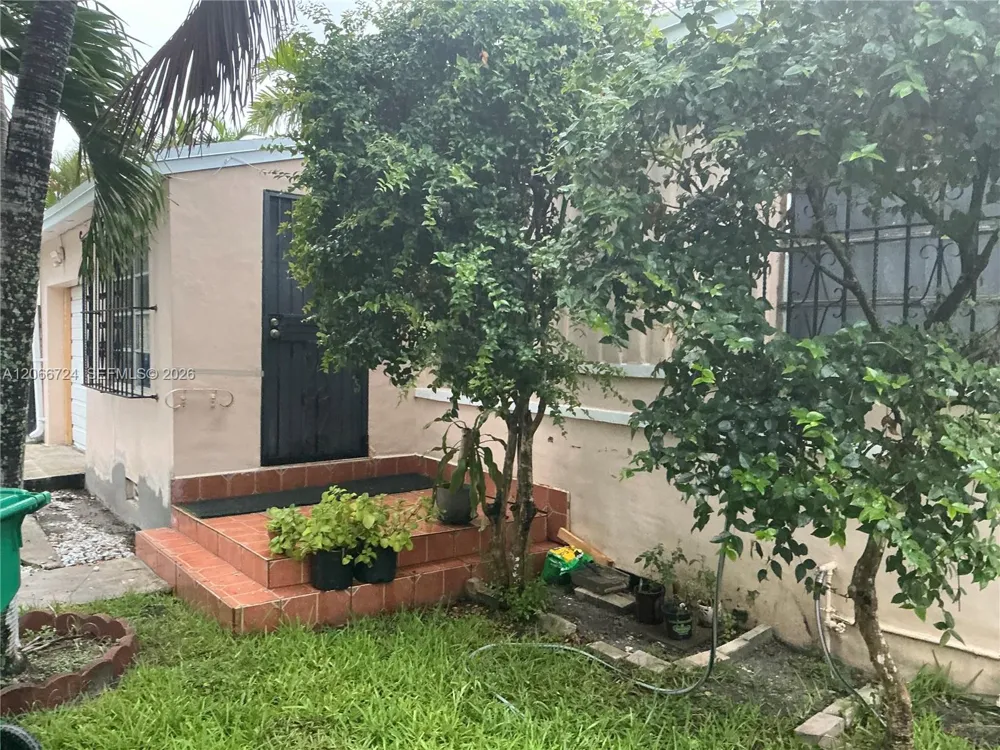 1855 NW 32nd St Miami, FL 33142