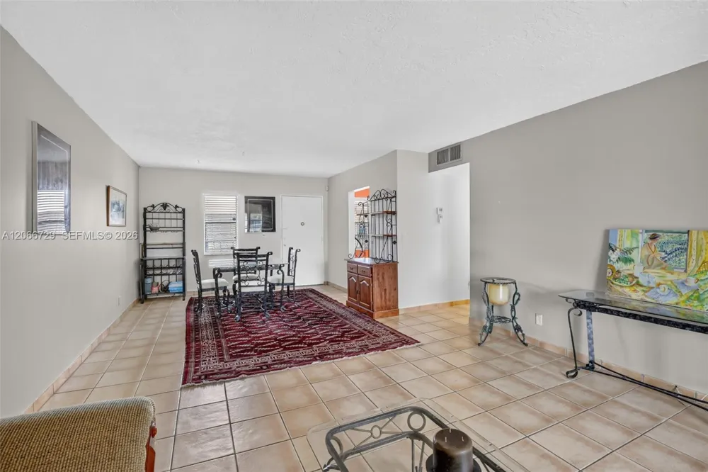 2811 Somerset Dr #405 Lauderdale Lakes, FL 33311