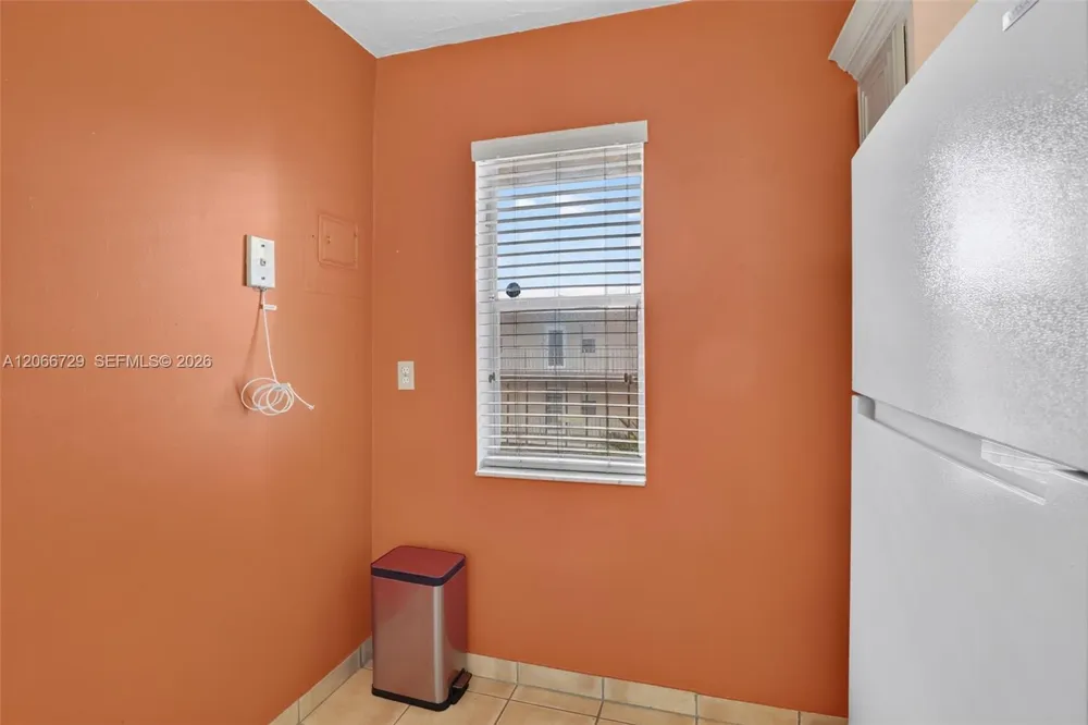 2811 Somerset Dr #405 Lauderdale Lakes, FL 33311