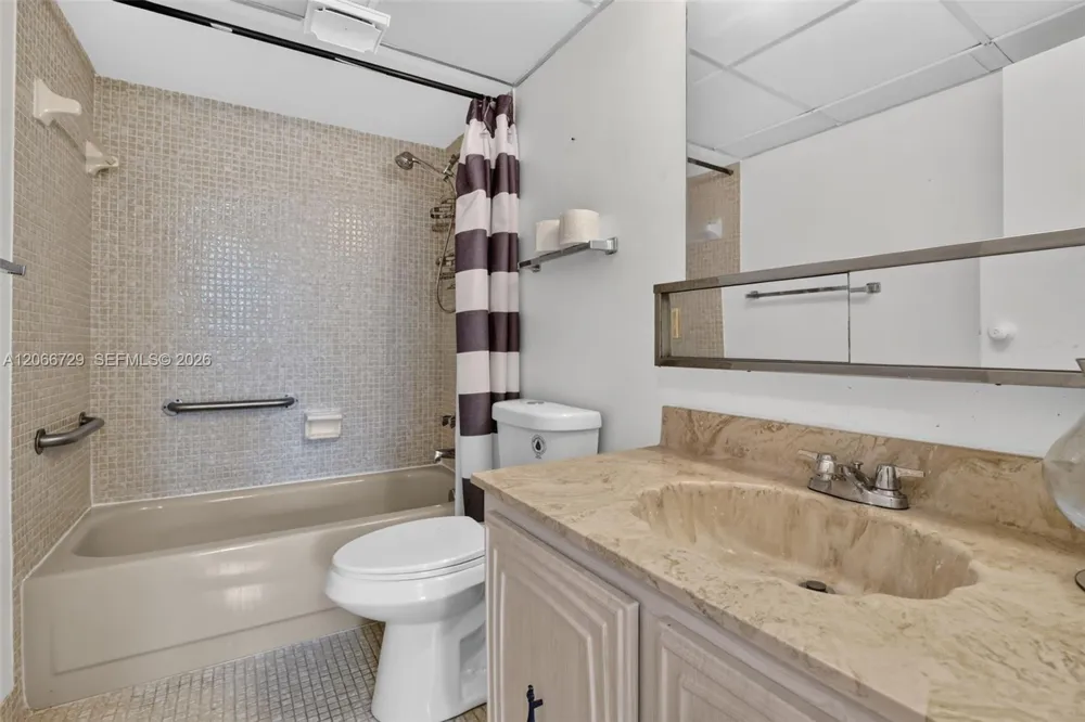 2811 Somerset Dr #405 Lauderdale Lakes, FL 33311