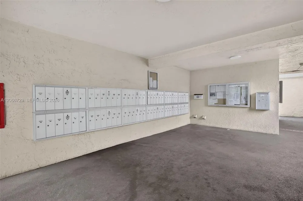 2811 Somerset Dr #405 Lauderdale Lakes, FL 33311