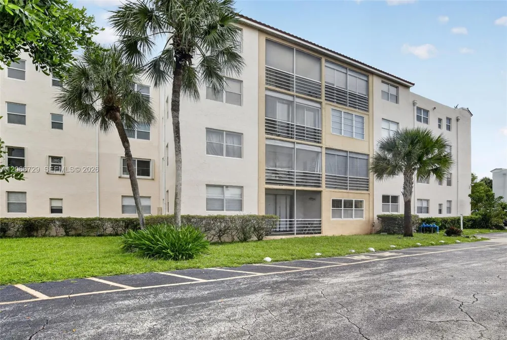 2811 Somerset Dr #405 Lauderdale Lakes, FL 33311