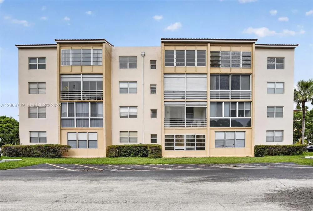 2811 Somerset Dr #405 Lauderdale Lakes, FL 33311