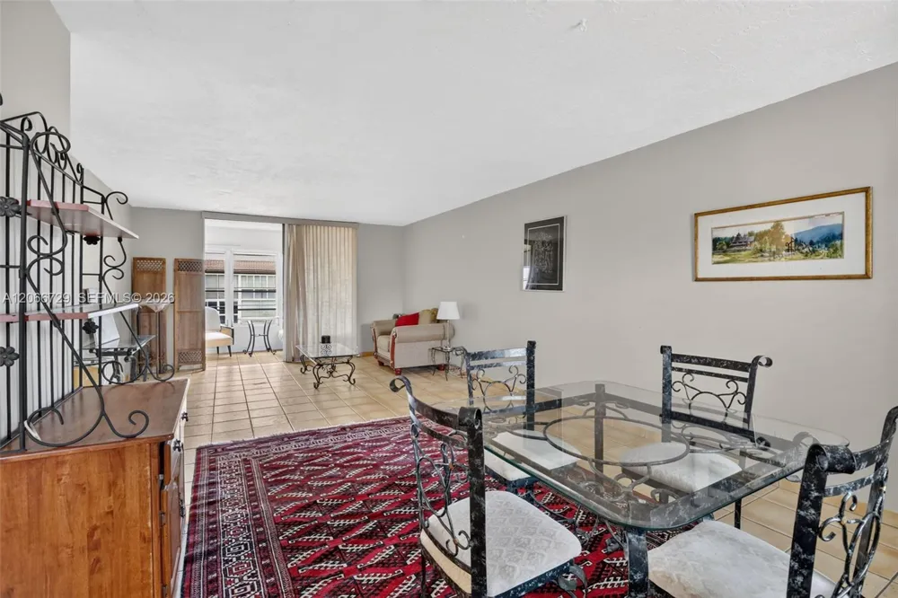 2811 Somerset Dr #405 Lauderdale Lakes, FL 33311