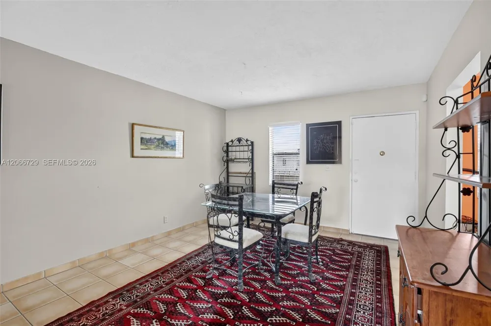 2811 Somerset Dr #405 Lauderdale Lakes, FL 33311