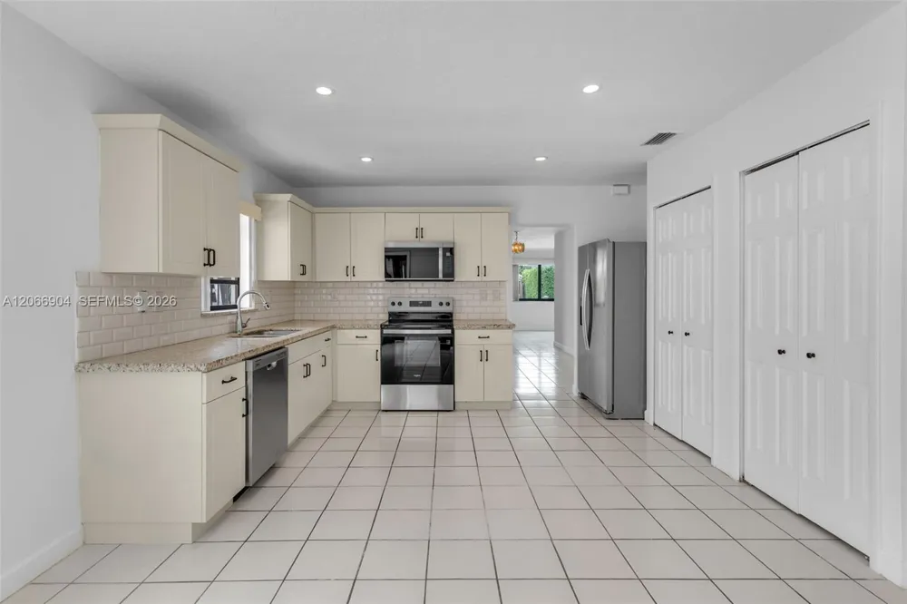 12480 SW 9th St Miami, FL 33184